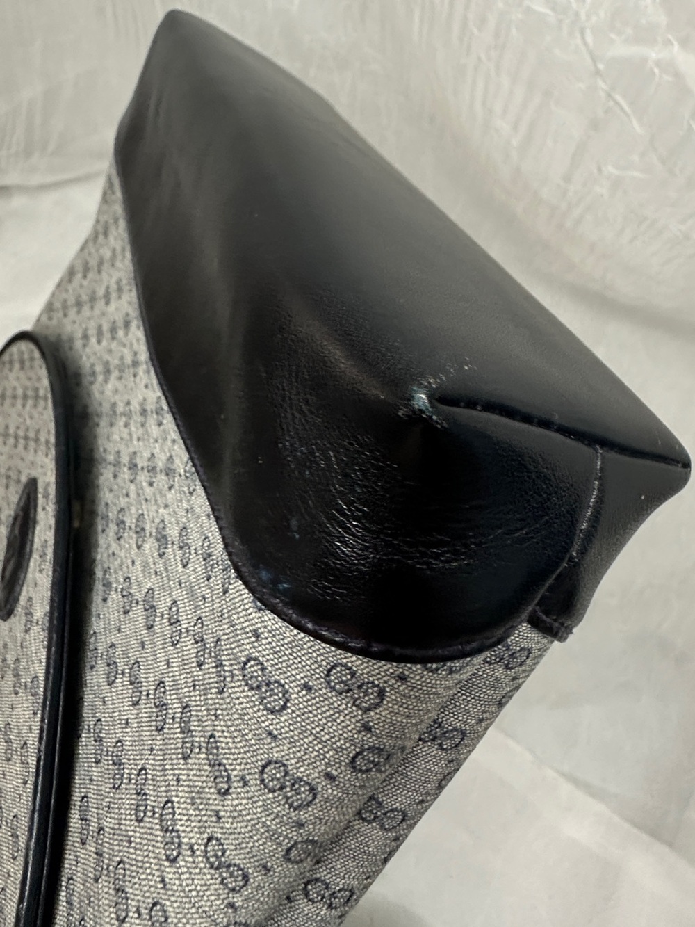 Gucci Gray/Navy/ Black-Midnight Blue Monogram Crossbody w zipper pull - Picture 11 of 17